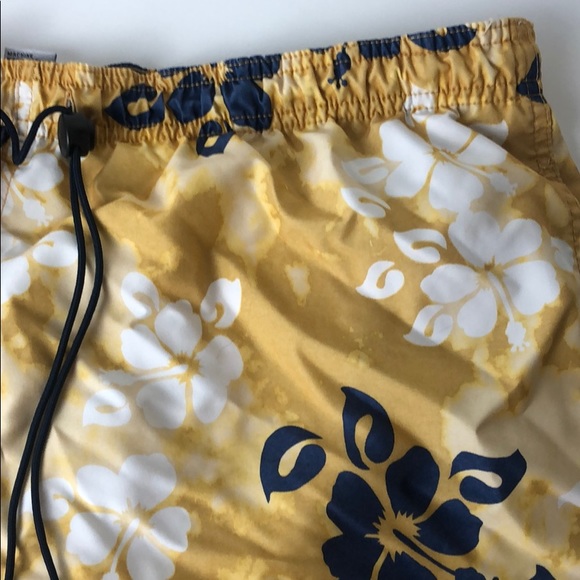 Men’s IZOD Swim Trunks Yellow Size Medium - Picture 4 of 7